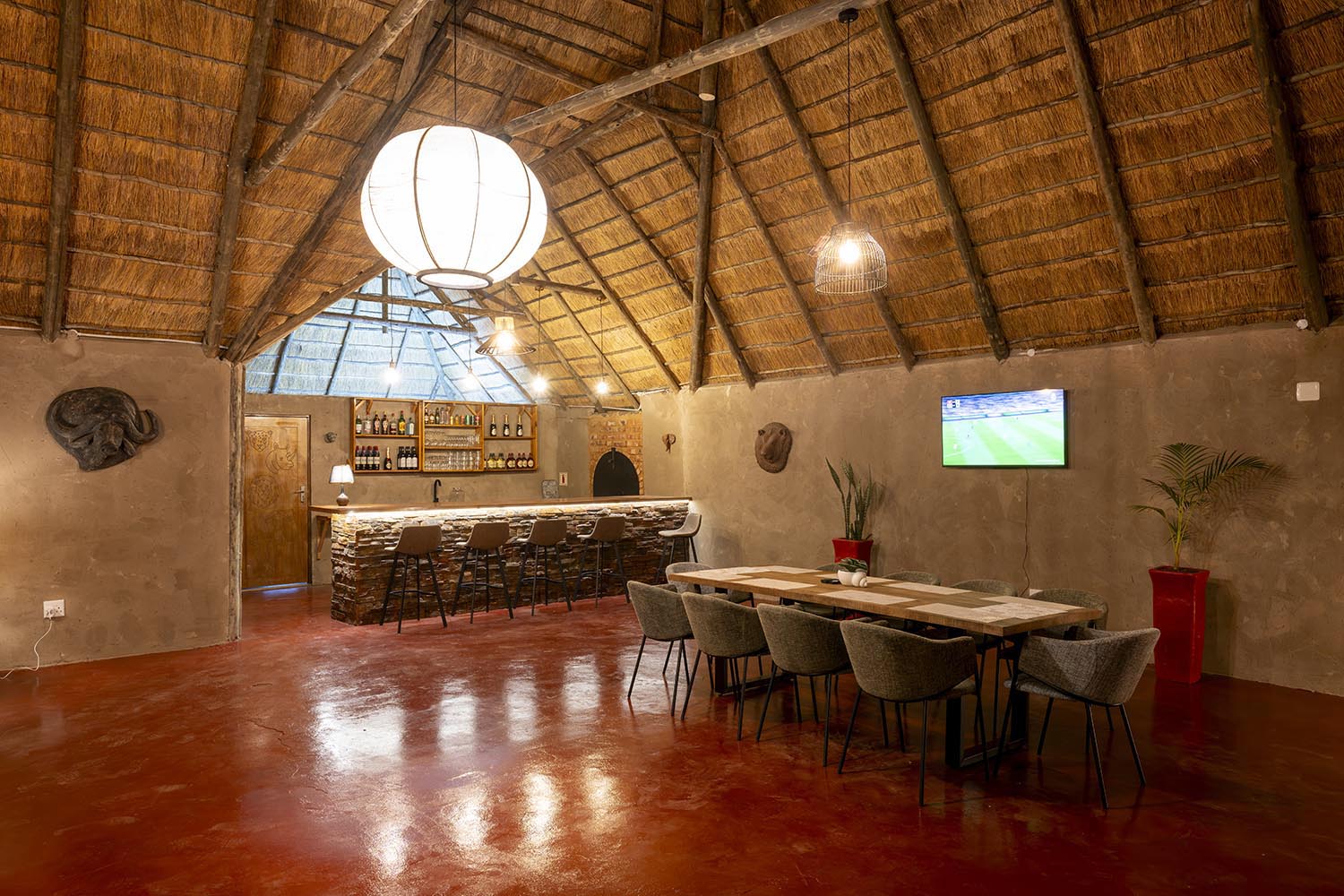 Restaurant and bar beneath the thatched roof at Lords and Ladies